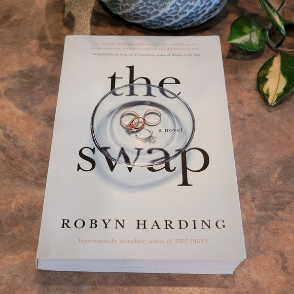 VARIOUS AUTHORS Bundle of 8 Books, Various Genre - Picture 10 of 16